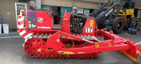 日本に数台しかない珍しい建機を整備